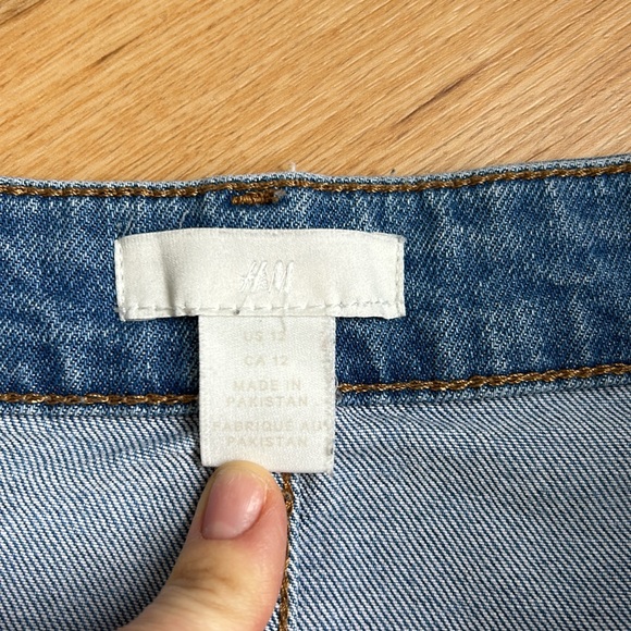 H&M High Waisted Stretch Jeans - Picture 4 of 5